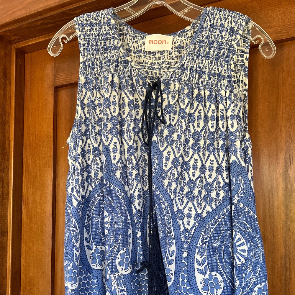 Moon Brand Sleeveless Top | blue and white | Size M